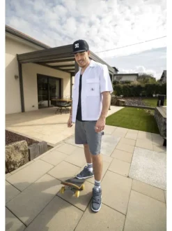 Chemise en coton blanche unie avec une coupe relaxed et un col français