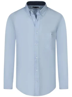 Chemise en coton bleu clair uni avec une coupe droite et un col américain