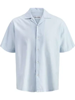Chemise en coton bleu clair unie pourvue d'une coupe droite
