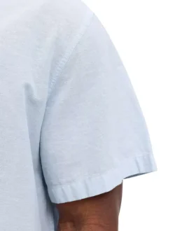 Chemise en coton bleu clair unie pourvue d'une coupe droite