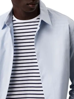 Chemise en coton bleue ciel unie à coupe regular fit fermée par des boutons