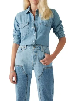Chemise en coton bleue à coupe ajustée pourvue d'un col à revers