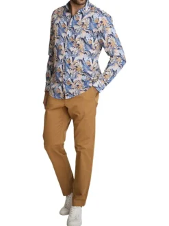 Chemise en coton bleue à coupe ajustée pourvue d'un col à revers