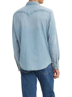 Chemise en coton bleue délavée avec une coupe regular fit et un col français