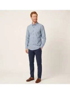 Chemise en coton bleue à motifs avec une coupe droite et un col américain