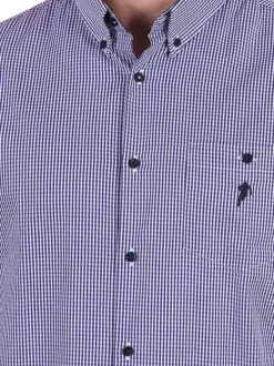 Chemise en coton bleue vichy avec une coupe ajustée et un col boutonné