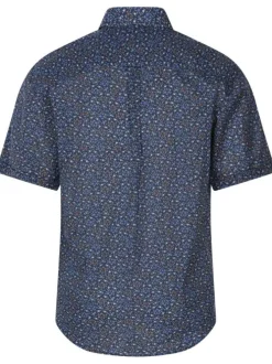 Chemise en coton bleu fleurie avec un col américain et une coupe regular fit