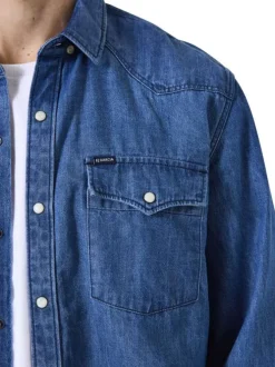 Chemise en coton bleu jean clair uni à coupe droite avec un col chemise