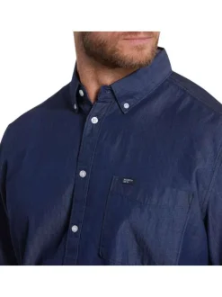 Chemise en coton brut unie avec une coupe droite et un col américain