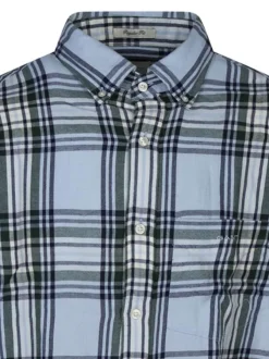 Chemise en coton ciel à carreaux et une coupe regular intermédiaire