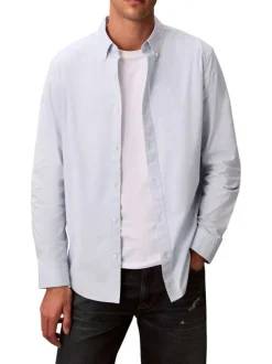 Chemise en coton ciel unie avec une coupe droite et un col à rabats