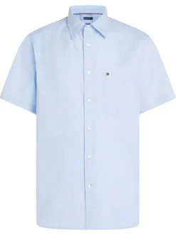 Chemise en coton ciel unie droite à col français avec poche plaquée