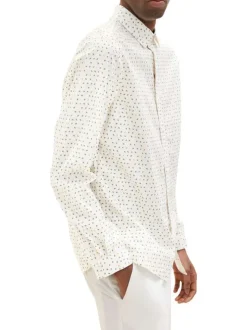 Chemise en coton écrue à pois avec une coupe droite et un col italien