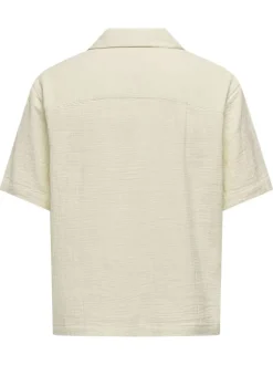 Chemise en coton écrue unie pourvue d'une coupe droite et d'un col cubain