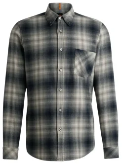 Chemise en coton grise à carreaux avec une coupe droite et un col américain