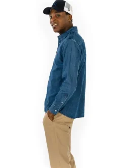 Chemise en coton indigo délavée avec un col français et une coupe slim