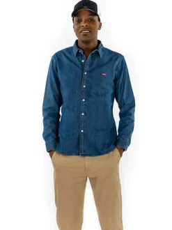 Chemise en coton indigo délavée avec un col français et une coupe slim