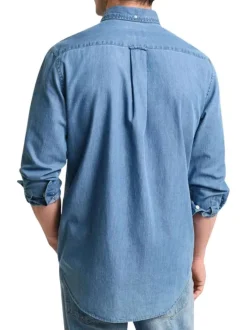 Chemise en coton indigo unie avec une coupe droite et un col boutonné