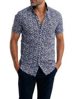 Chemise en coton marine florale pourvue d'une coupe droite et d'un col français