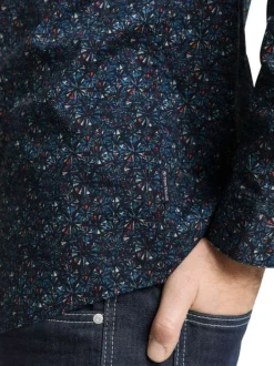 Chemise en coton marine à motifs avec une coupe droite et un col boutonné