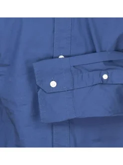 Chemise en coton marine unie avec une coupe droite et un col français