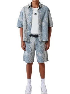 Chemise en coton mélangé bleue à carreaux avec une coupe droite