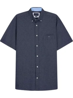 Chemise en coton noire à motifs avec une coupe droite et un col à revers