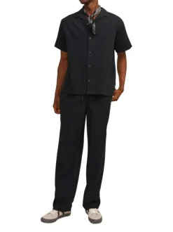 Chemise en coton noire unie avec un col français et une coupe droite
