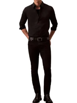 Chemise en coton noire unie à coupe regular fit fermée par des boutons