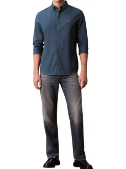 Chemise en coton nuit unie avec une coupe droite et un col à revers