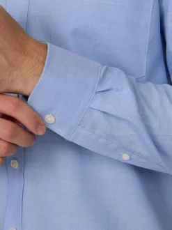 Chemise en coton piqué bleue ciel unie à coupe regular fit et col américain
