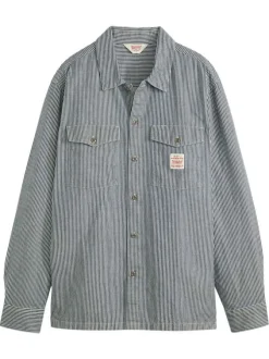 Chemise en coton rayée blanc et marine avec une fermeture par boutons