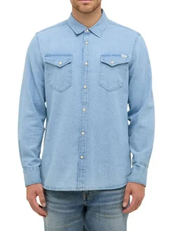 Chemise en coton stone avec un col chemise et poches sur la poitrine