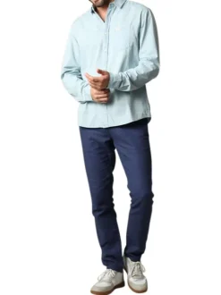 Chemise en coton stone unie avec une coupe droite et une petite poche