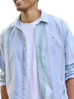 Chemise en coton verte à rayures avec une coupe droite et un col français