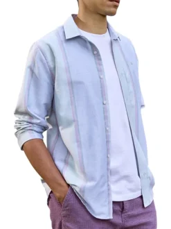 Chemise en coton verte à rayures avec une coupe droite et un col français