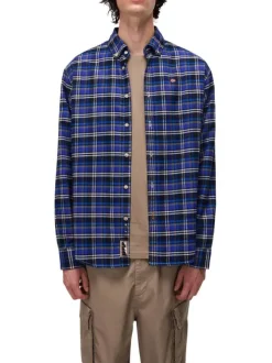 Chemise en flanelle bleue à carreaux en coton avec une coupe droite
