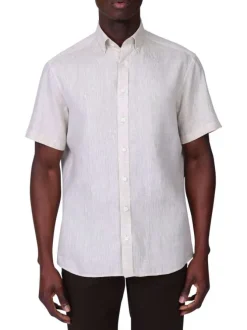 Chemise en lin beige unie avec une coupe droite et un col boutonné