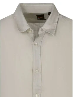 Chemise en lin beige unie pourvue d'une coupe droite et d'un col chemise