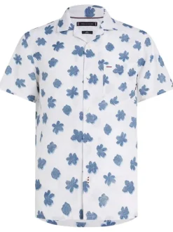Chemise en lin blanche fleurie avec une coupe droite et un col cubain