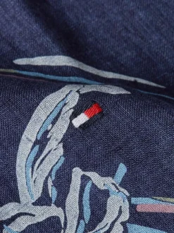Chemise en lin marine fleurie avec une coupe slim et un col anglais