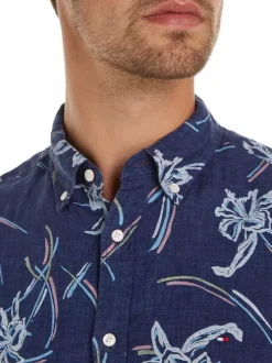 Chemise en lin marine fleurie avec une coupe slim et un col anglais