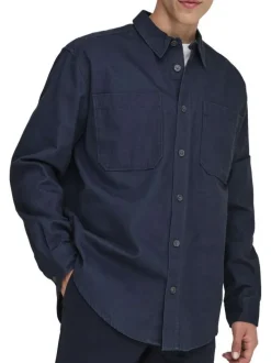 Chemise indigo unie en coton avec une coupe droite et un col à revers