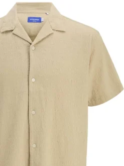 Chemise manches courtes en coton beige à coupe regular avec un col cubain