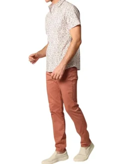 Chemise à manches courtes en coton blanche à motifs et à coupe regular fit