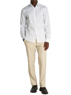 Chemise à manches longues en coton blanche à pois avec une coupe slim