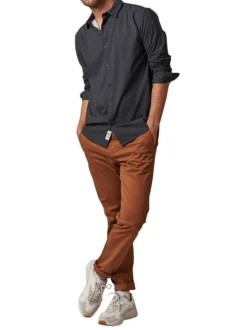 Chemise manches longues noire à coupe droite et à imprimés géométriques