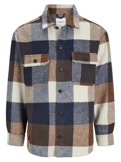 Chemise marine à carreaux avec une coupe droite et un col à revers
