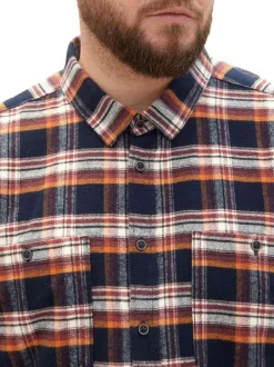 Chemise marine à carreaux avec une coupe regular fit et un col français