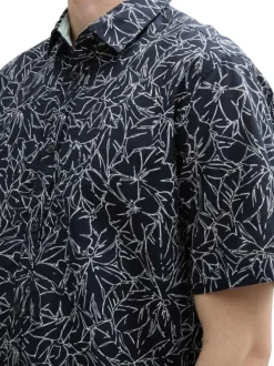 Chemise marine à motif floral blanc avec coupe regular et à manches courtes